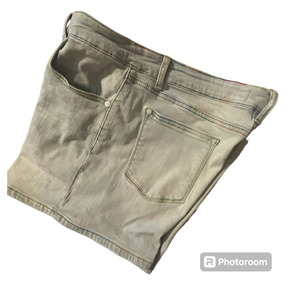 3/$18 Judy Blue Denim Jeans Shorts Women’s XL Rainbow Multicolor Stitch